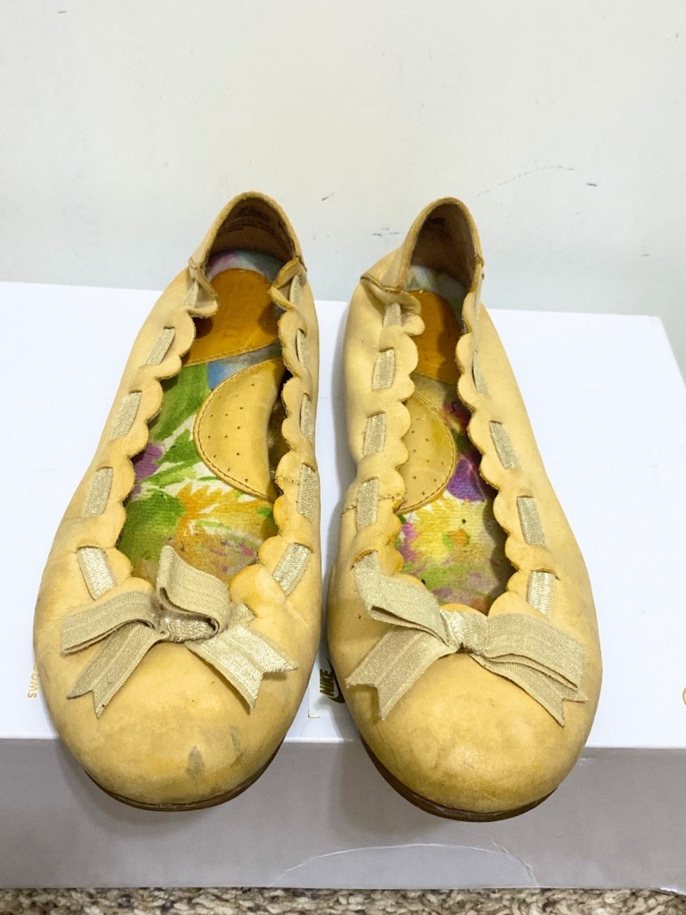 Born Yellow Size 6 Women’s Ballet Flats.